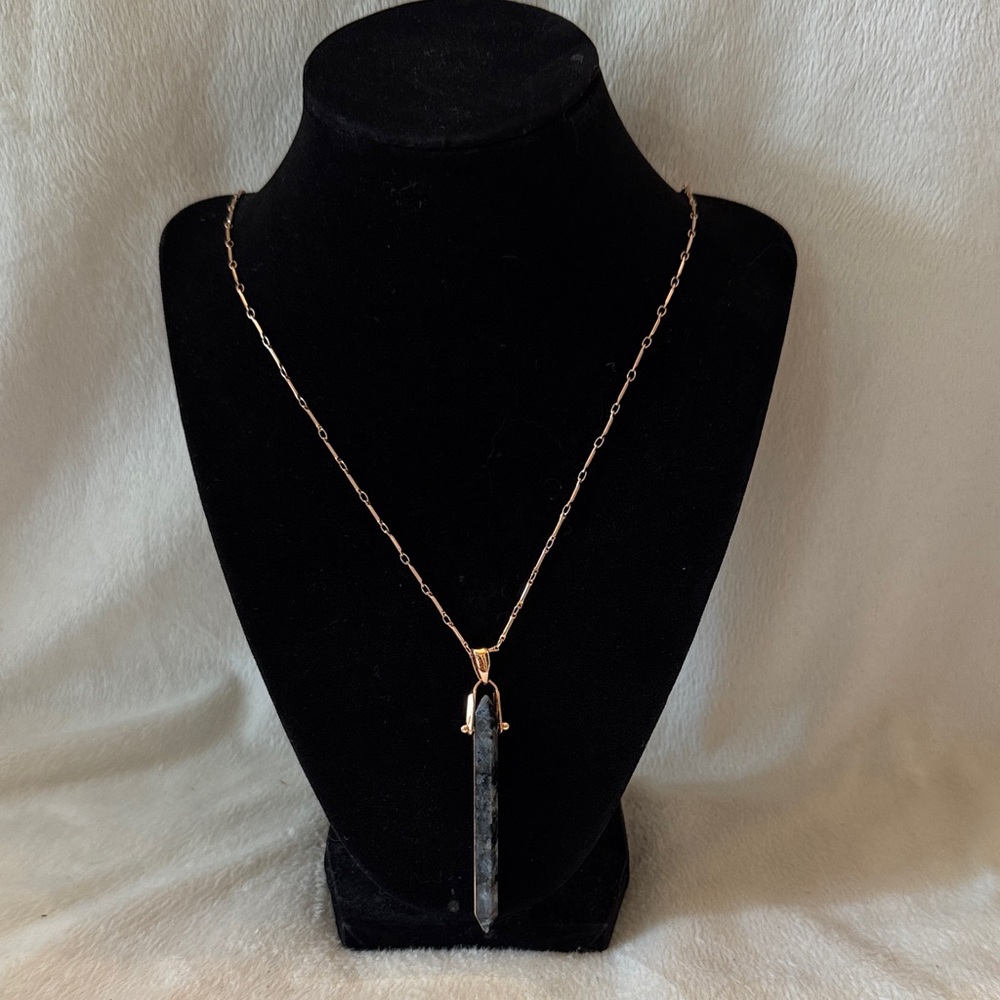 Elegant Gold and Black and Gray Stone Pendant Necklace